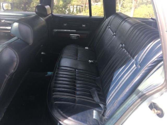 1989 Silver Ford LTD Wagon