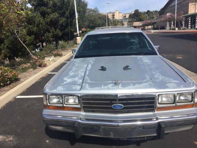 1989 Silver Ford LTD Wagon