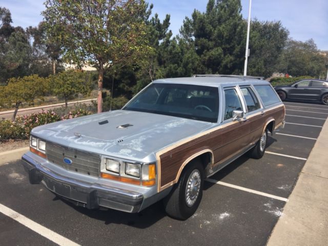 1989 Silver Ford LTD Wagon