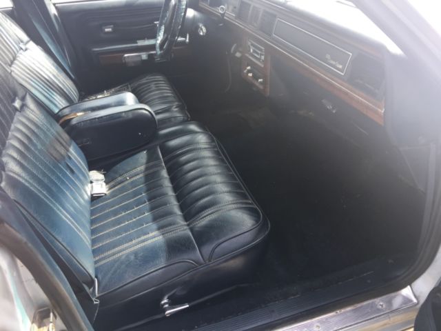 1989 Silver Ford LTD Wagon