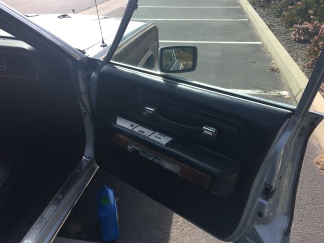 1989 Silver Ford LTD Wagon