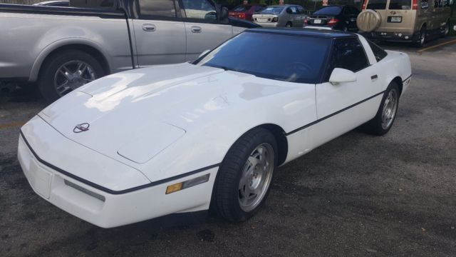 1990 White Chevrolet Corvette Coupe