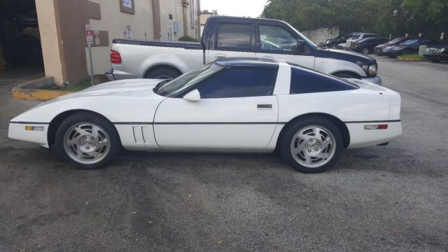 1990 White Chevrolet Corvette Coupe