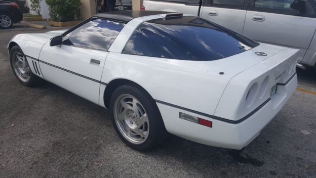 1990 White Chevrolet Corvette Coupe