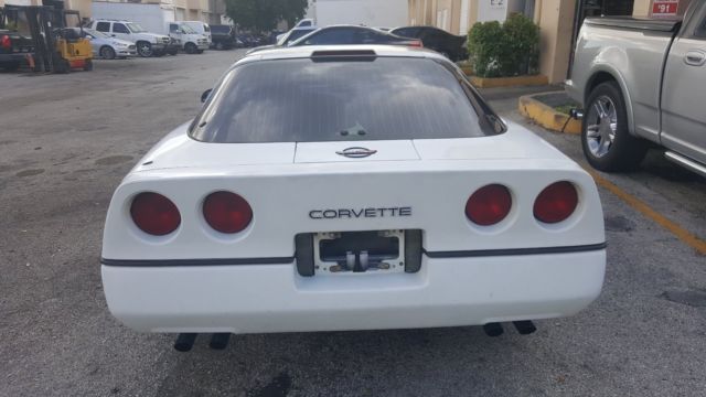 1990 White Chevrolet Corvette Coupe