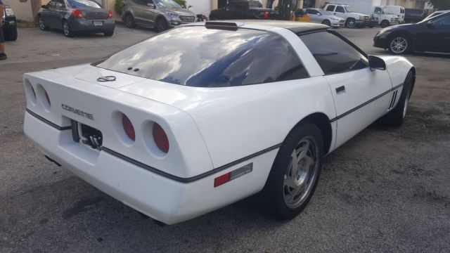 1990 White Chevrolet Corvette Coupe