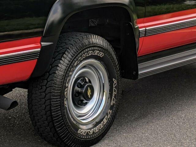 1994 Red / Black Chevrolet Suburban