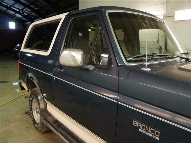 1993 Green Ford Bronco Sport Utility