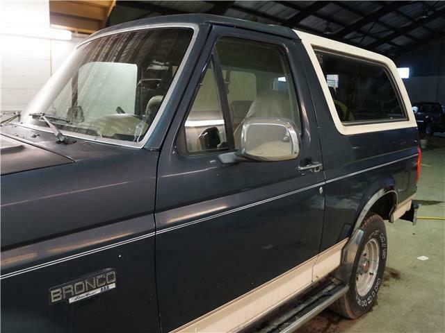 1993 Green Ford Bronco Sport Utility