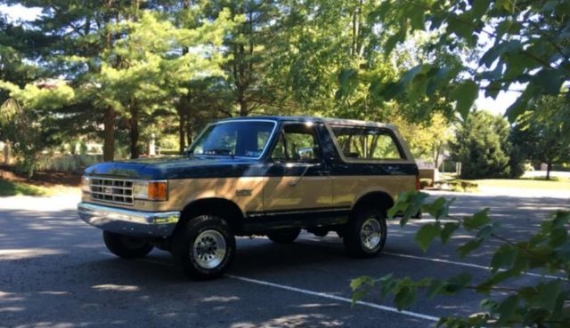 1987 Blue Ford Bronco SUV