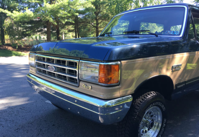 1987 Blue Ford Bronco SUV