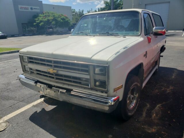 1986 White Chevrolet Blazer SUV