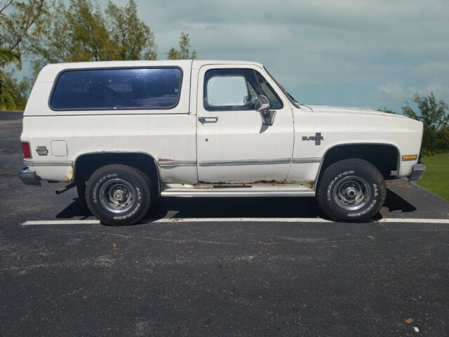 1986 White Chevrolet Blazer SUV