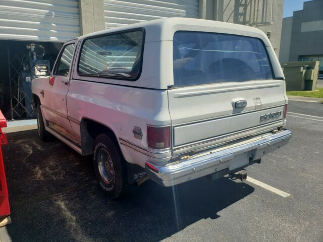 1986 White Chevrolet Blazer SUV