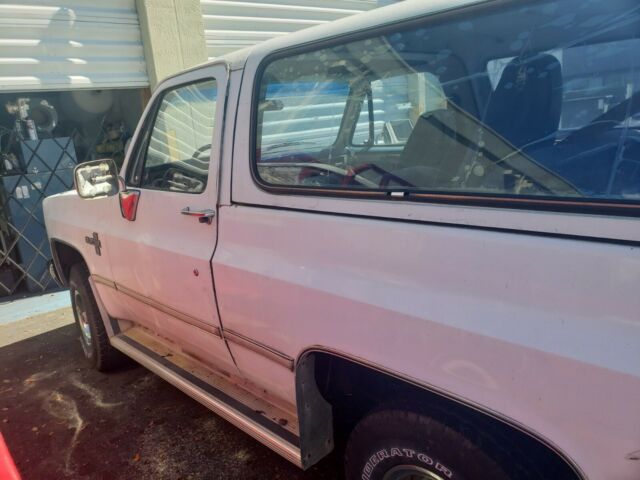 1986 White Chevrolet Blazer SUV