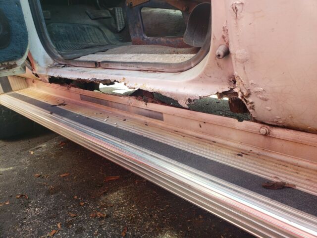 1986 White Chevrolet Blazer SUV