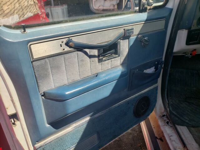 1986 White Chevrolet Blazer SUV