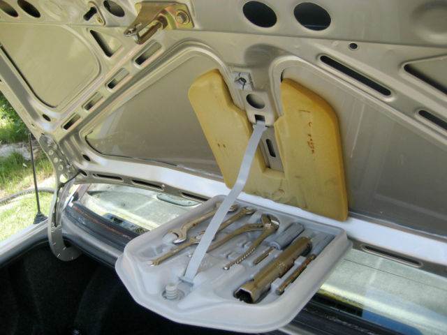 1985 Silver BMW 3-Series Sedan