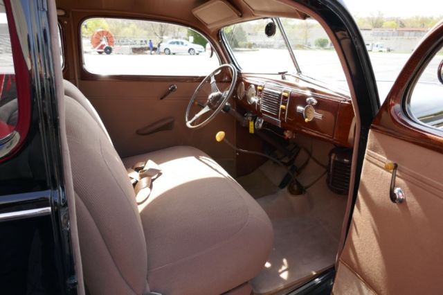 1939 Black Ford Deluxe Coupe