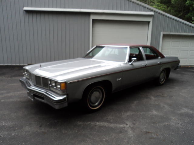 1976 Silver Oldsmobile Eighty-Eight sedan