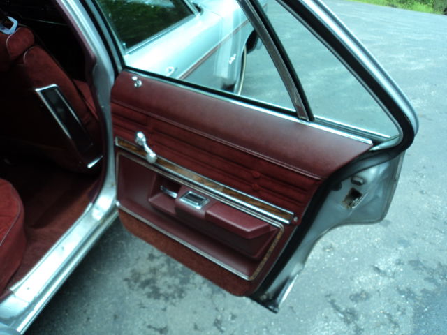 1976 Silver Oldsmobile Eighty-Eight sedan