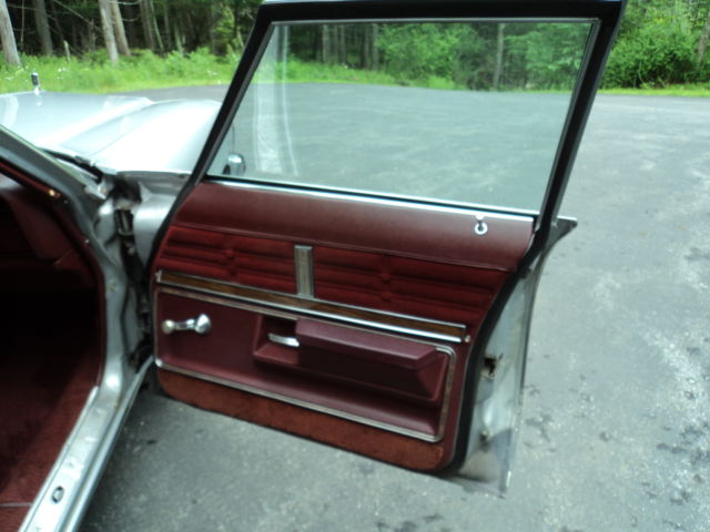 1976 Silver Oldsmobile Eighty-Eight sedan