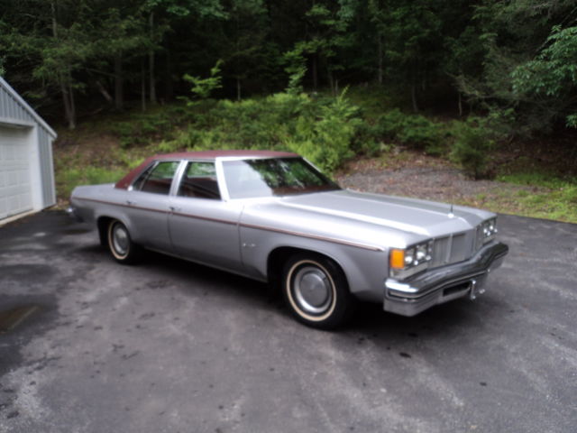 1976 Silver Oldsmobile Eighty-Eight sedan