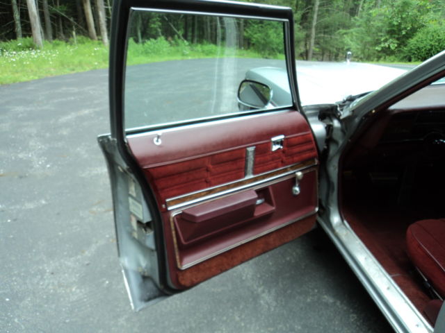 1976 Silver Oldsmobile Eighty-Eight sedan