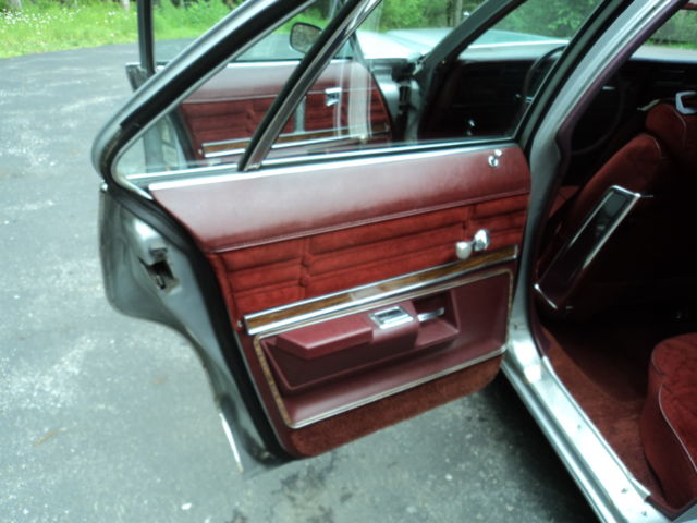 1976 Silver Oldsmobile Eighty-Eight sedan