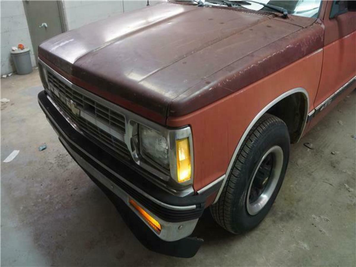 1992 Red Chevrolet S-10 Truck