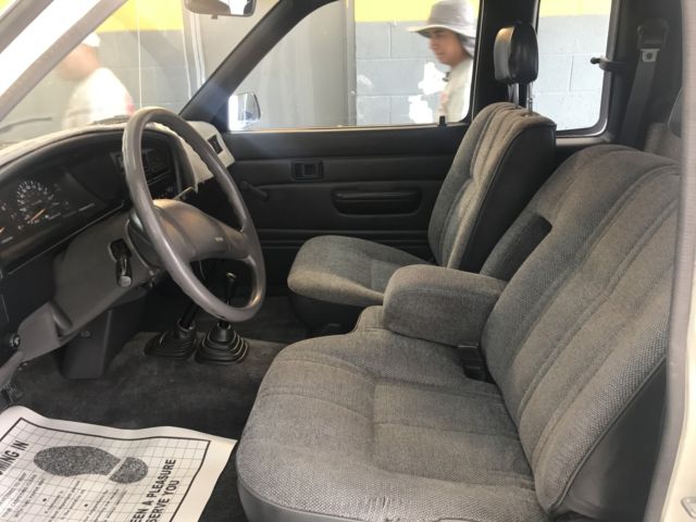 1989 WHITE Toyota TOYOTA PICKUP Extended Cab Pickup