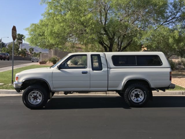 1989 WHITE Toyota TOYOTA PICKUP Extended Cab Pickup