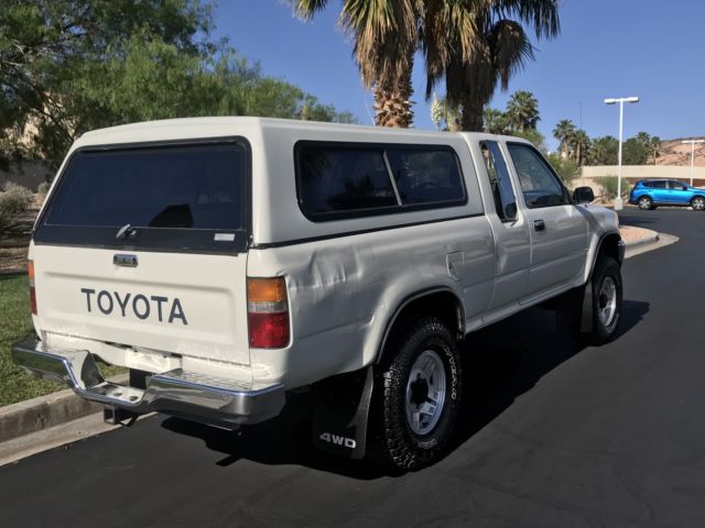 1989 WHITE Toyota TOYOTA PICKUP Extended Cab Pickup