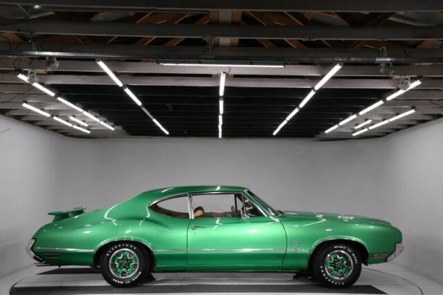 1970 Green Oldsmobile Cutlass Coupe