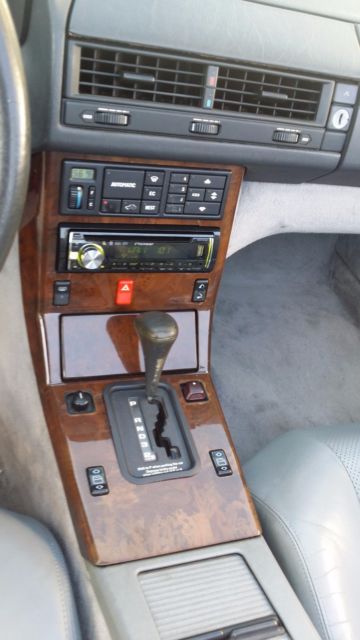 1991 White Mercedes-Benz 500-Series Convertible