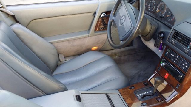 1991 White Mercedes-Benz 500-Series Convertible