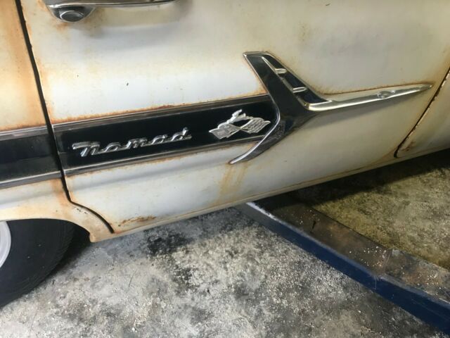 1960 White Chevrolet Impala Wagon