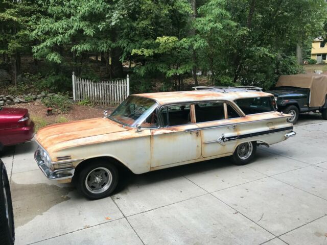 1960 White Chevrolet Impala Wagon