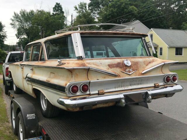 1960 White Chevrolet Impala Wagon