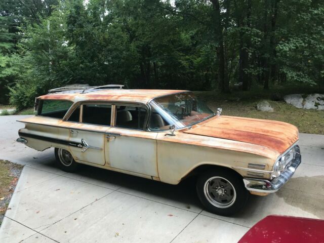 1960 White Chevrolet Impala Wagon