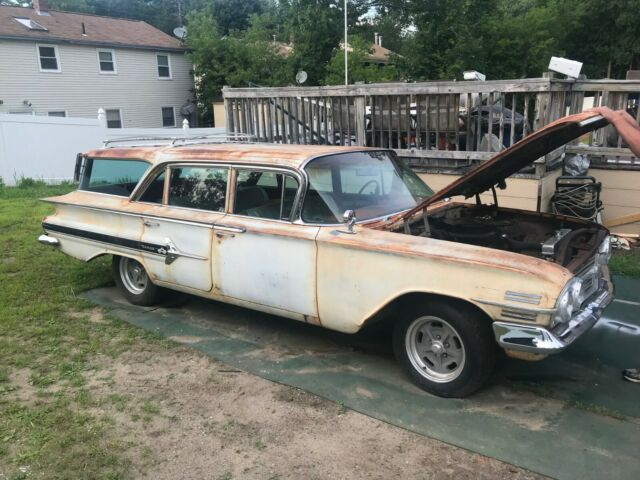 1960 White Chevrolet Impala Wagon