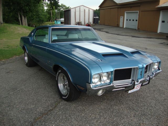 1972 Nordic Blue Oldsmobile Cutlass Coupe