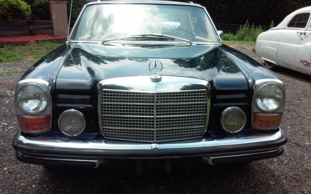 1971 Blue Mercedes-Benz 250c