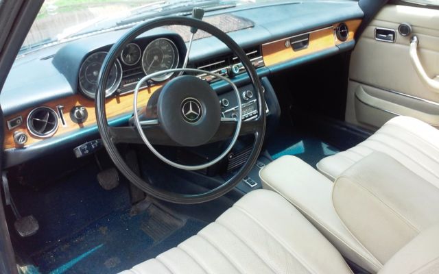 1971 Blue Mercedes-Benz 250c