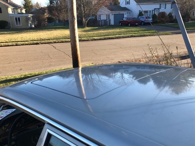 1989 Gold Mercedes-Benz 300-Series Sedan