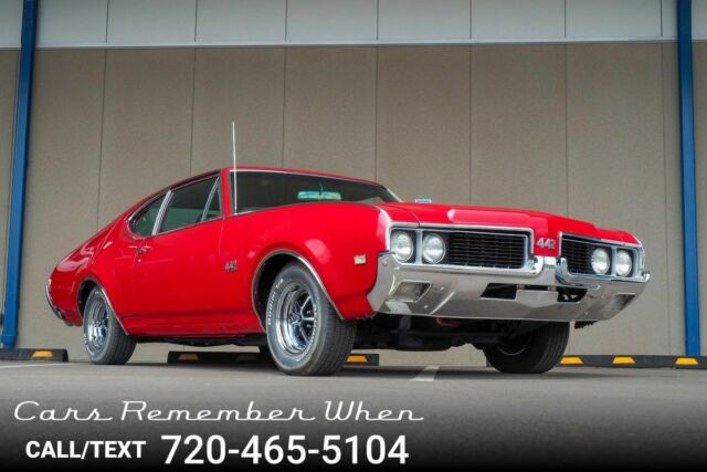 1969 Red Oldsmobile 442 --