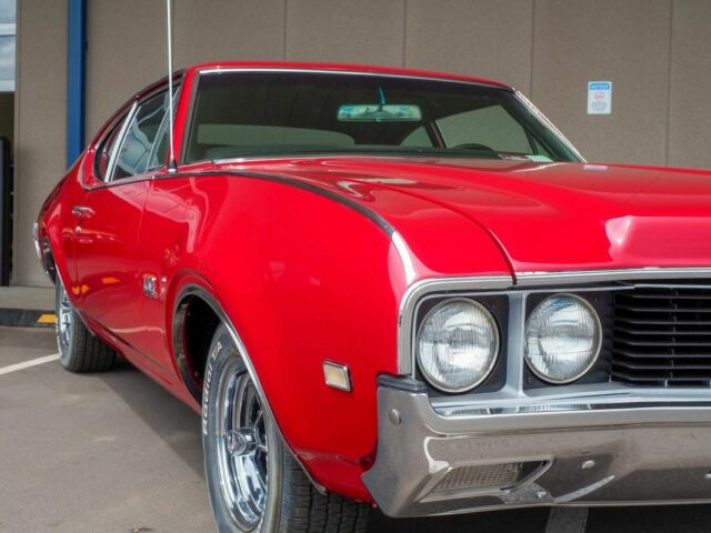 1969 Red Oldsmobile 442 --