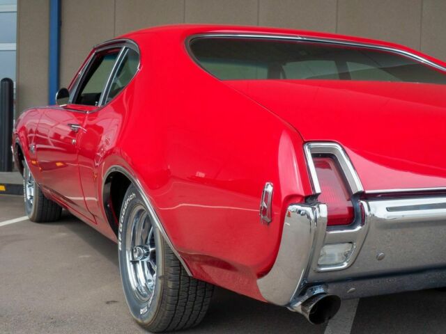 1969 Red Oldsmobile 442 --