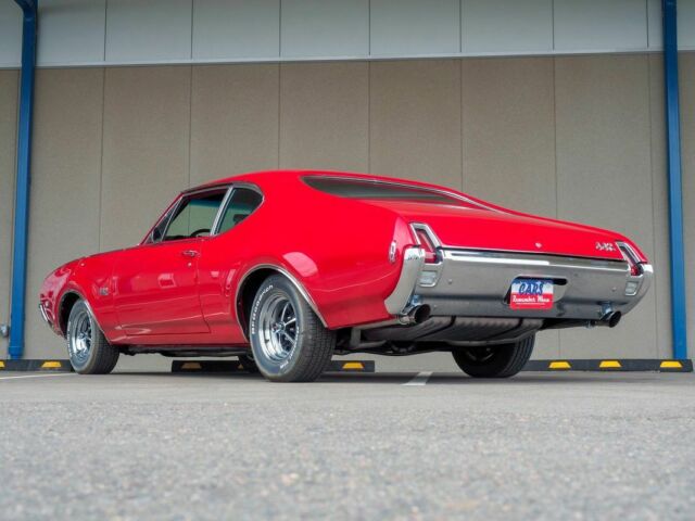1969 Red Oldsmobile 442 --