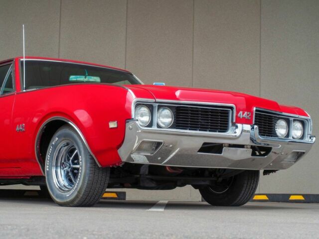 1969 Red Oldsmobile 442 --